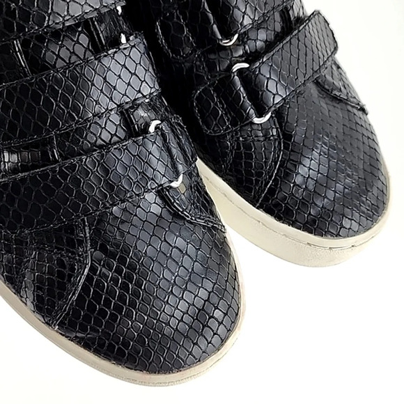 Michael Kors MK Women's Sneaker Shoes Black Reptile Texture 3 Straps Size  5M - Picture 8 of 14